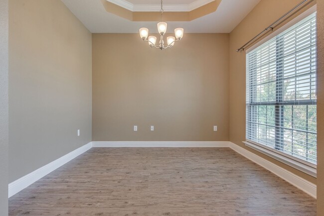 Building Photo - AVAILABLE! 3/2 with Flex Room in Ashley Pl...