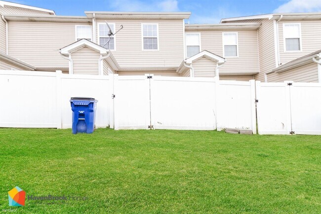 Building Photo - 2 br, 2.5 bath House - 8029 Logan Dr