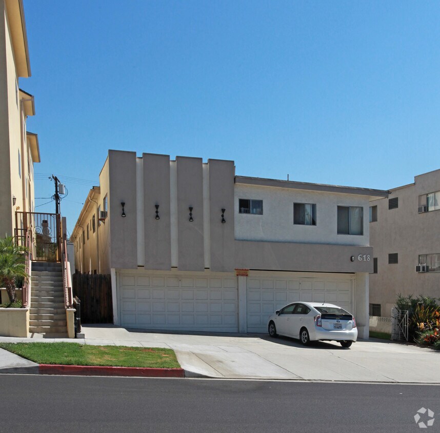 Building Photo - Villa Properties