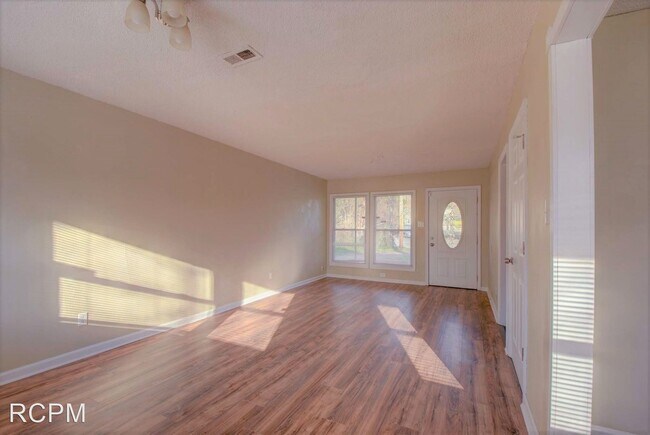 Building Photo - 3 br, 1 bath House - 2253 Flippin Circle NW