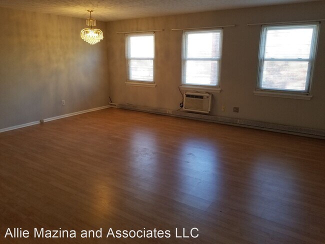Building Photo - 2 br, 1 bath House - 13789 Cedar Rd. Unit 300