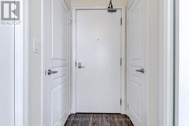 Photo du bâtiment - 352 Front St W