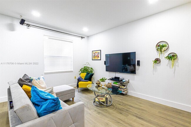 Foto del edificio - 3584 W 88th Terrace