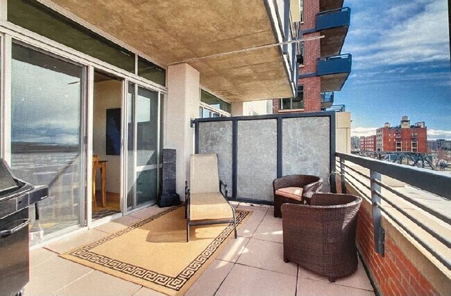 Building Photo - Waterside lofts - great patio,Mtn views