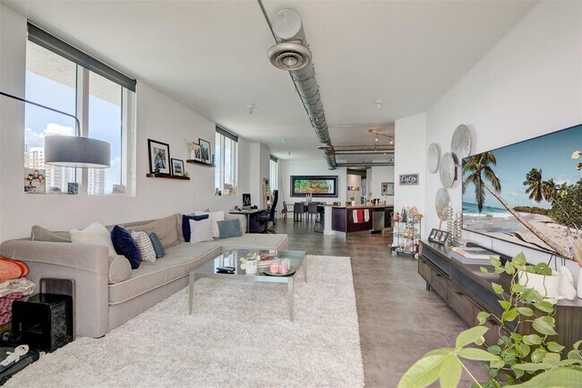 Foto del edificio - 700 NE 25th St