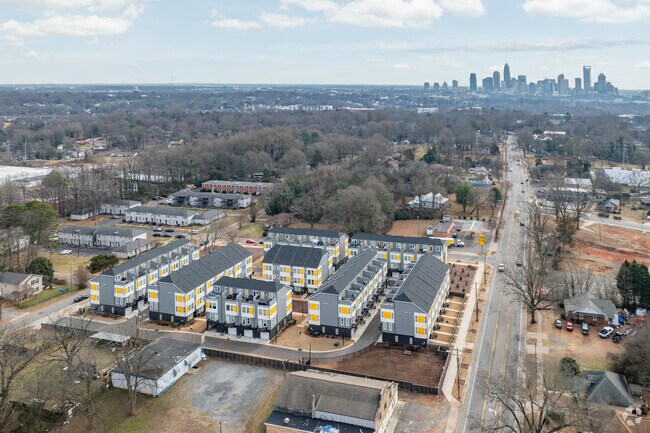 Aerial Context - Enderly Towns - Townhomes for Rent in Charlotte, NC - Enderly Neighborhood