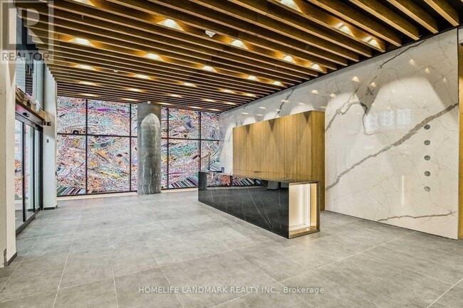 Building Photo - 161 Roehampton Ave