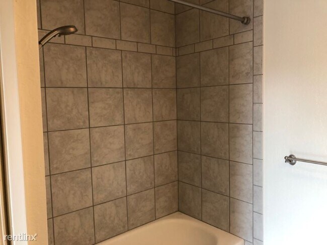 Building Photo - 1 br, 1 bath Condo - 53 Cove Lane
