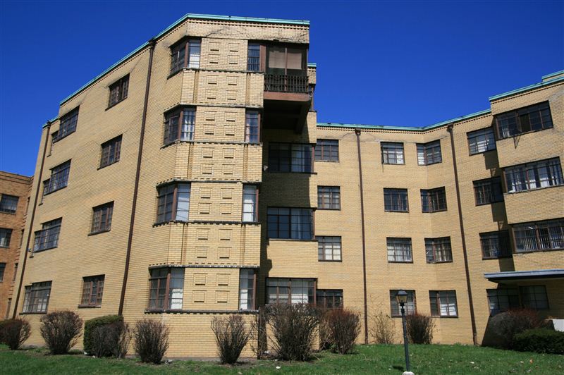 2 br, 1 bath Apartment 900 Whitmore Rd Room for Rent in Detroit, MI