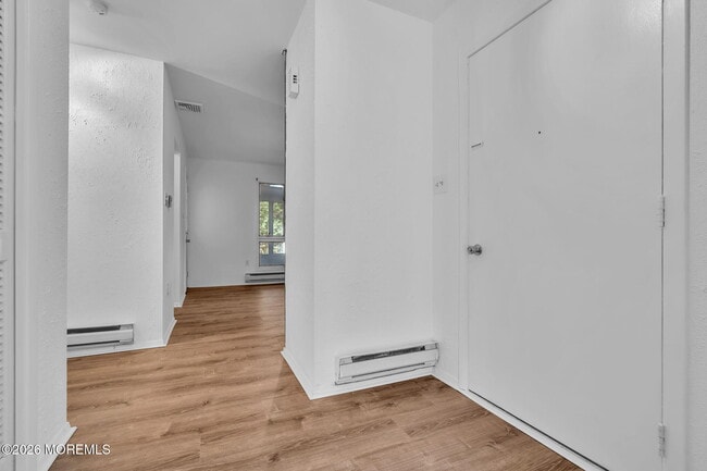 Building Photo - 166 E Holly Ln