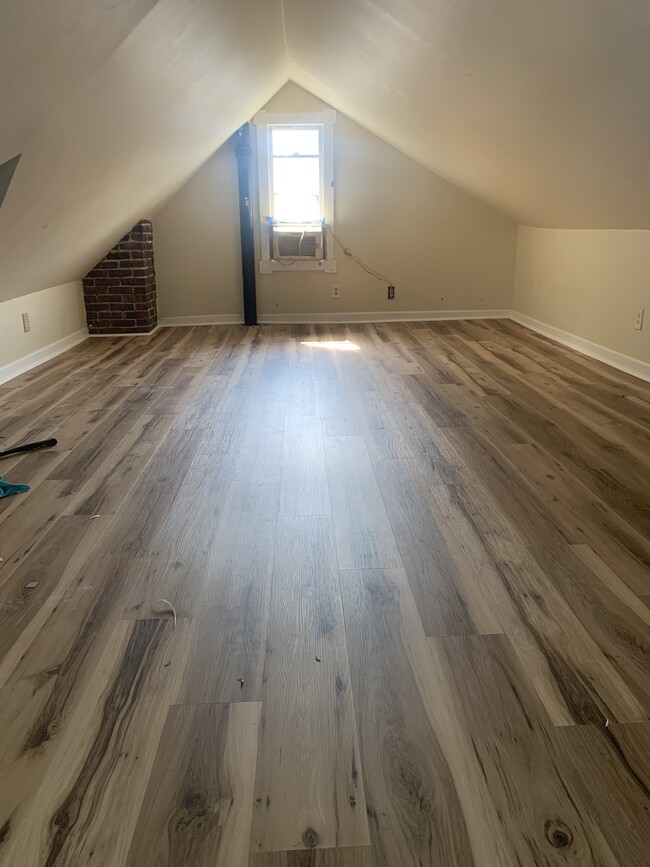 Finish attic could be 4th bedroom or home office - 44 W Pacemont Rd