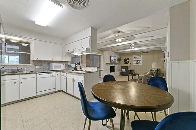 Foto del edificio - 7209 Ellis Rd