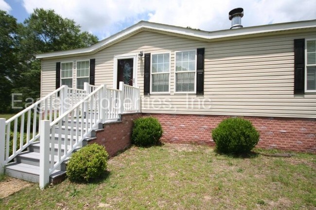 Building Photo - Country Living