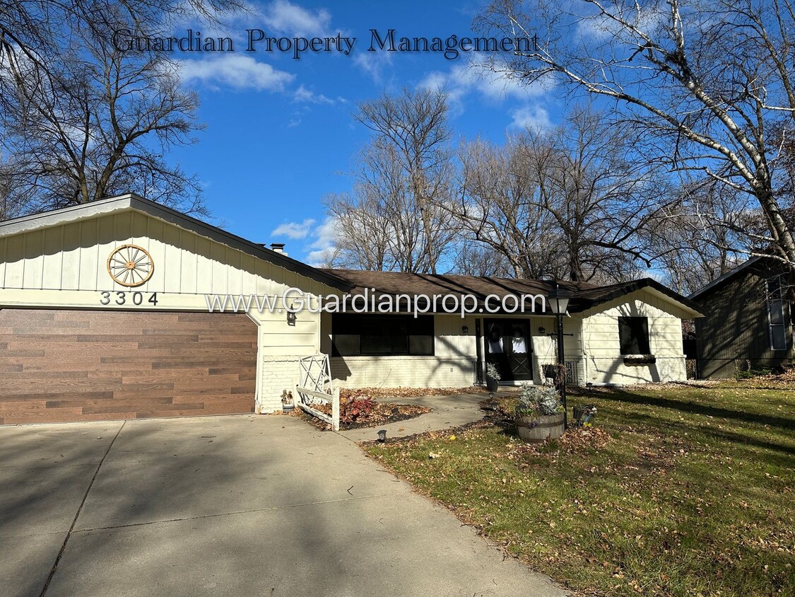 Foto principal - Burnsville Single Family Home, 2 Car Garag...