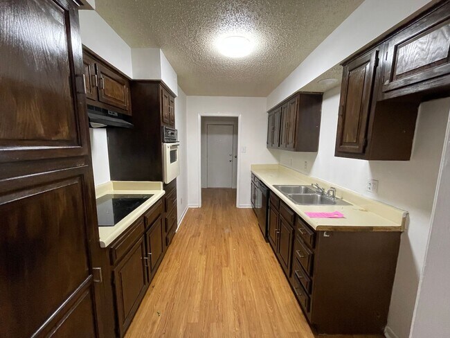 Foto del edificio - 1508-1510 Blackwell Drive