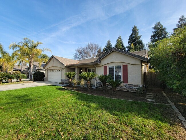 Foto del edificio - 3 Bedroom 2 Bathroom in NE Visalia!