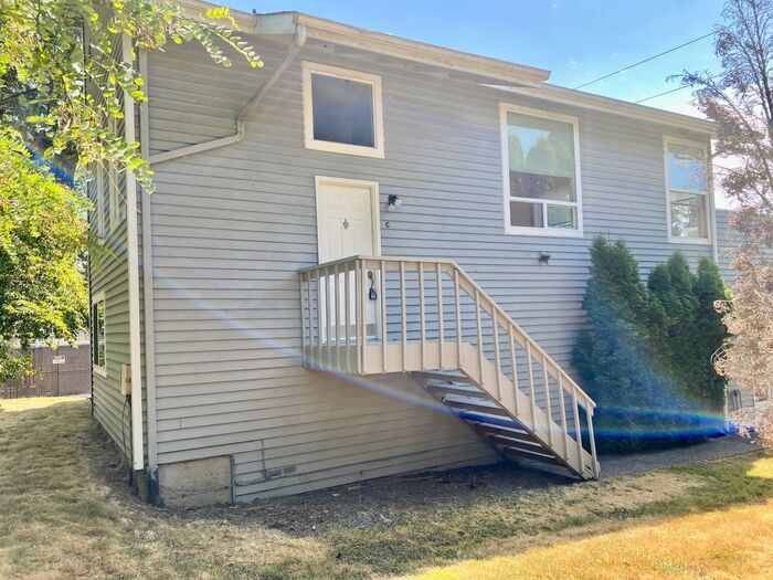 Primary Photo - Kirkland Townhouse Near Google.