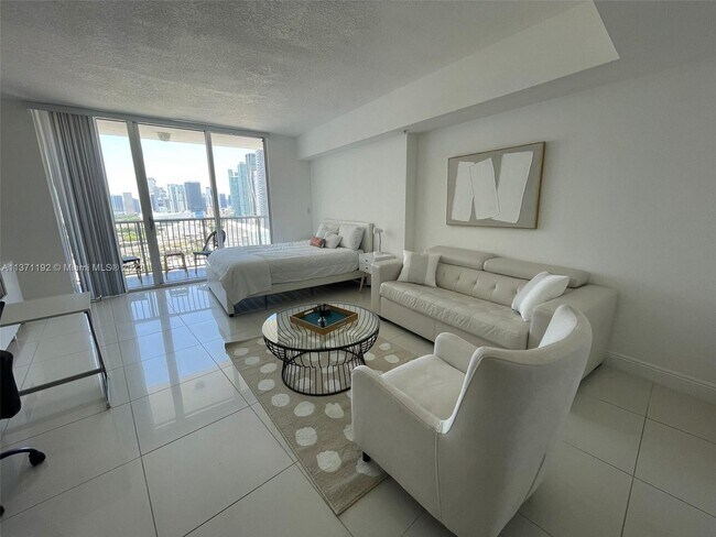 Building Photo - 1717 N Bayshore Dr