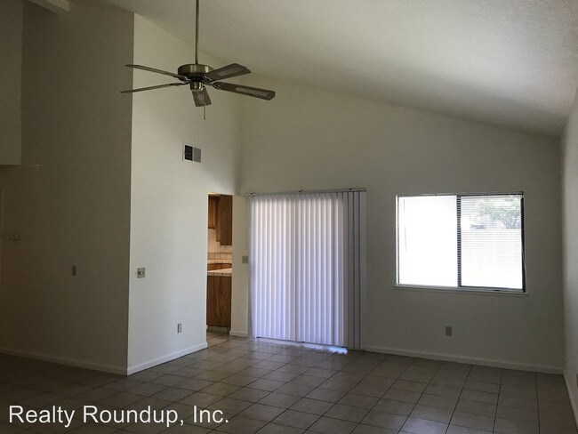 Building Photo - 593 Sandpiper Cir
