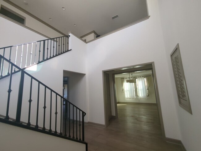 Foto del edificio - Luxury 5-Bedroom Whittier Home with Solar, Open Floor Plan & Entertainer’s Backyard