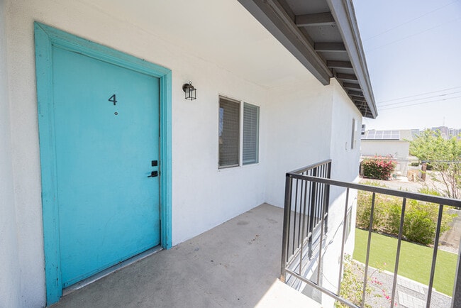 Building Photo - 719 N 12th Ave