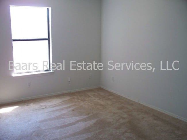 Foto del edificio - 2802 Villa Woods Cir