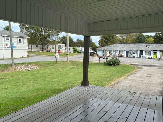 Foto del edificio - **1/2 OFF 1st Month Rent- 2 bedroom 1 bath...