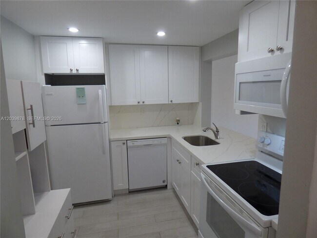 Foto del edificio - 9631 SW 77th Ave