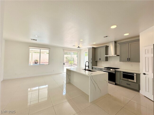 Building Photo - 283 Crooked Tree Dr
