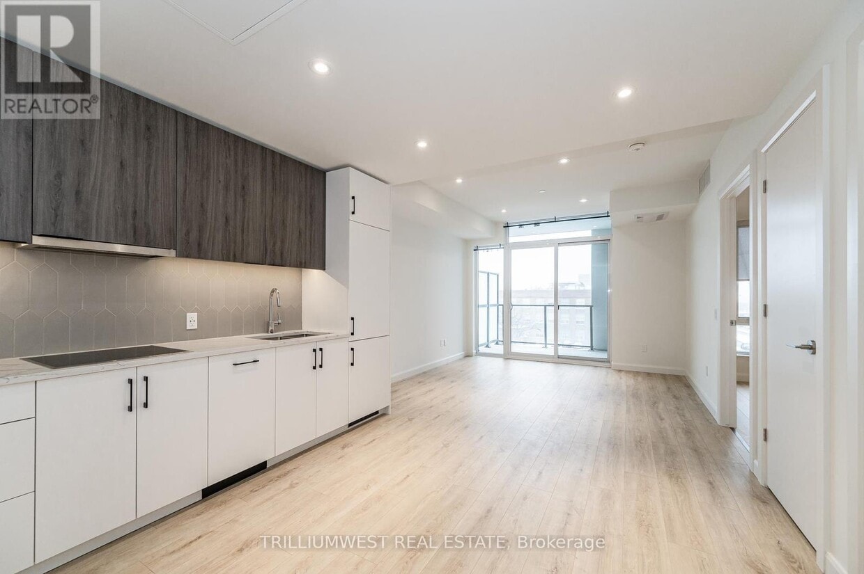 Primary Photo - 741-741 King St W