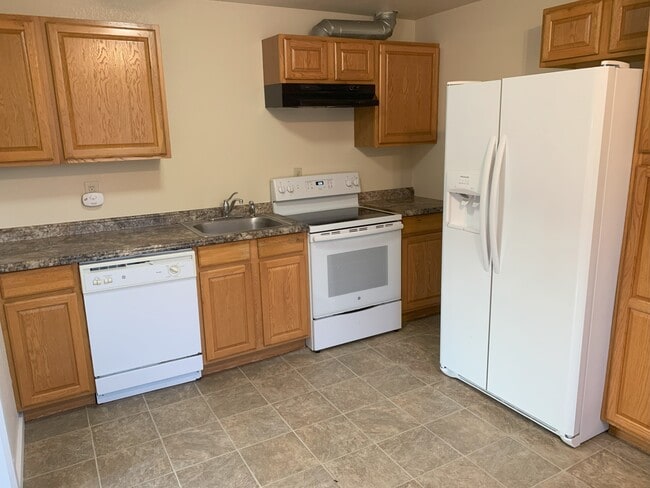 Foto del edificio - 2735 Hefner Ave