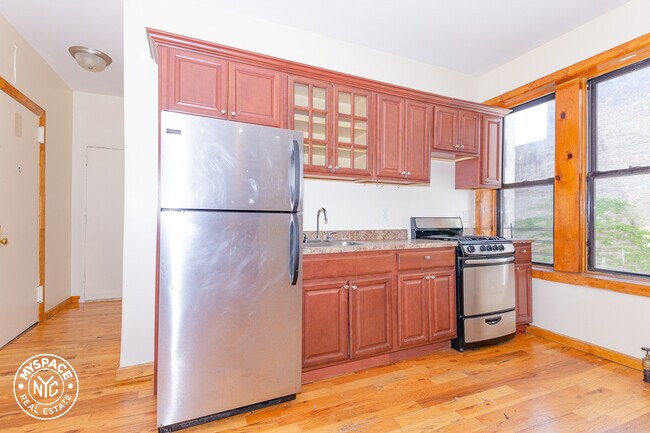 Foto del edificio - 1497 Carroll St