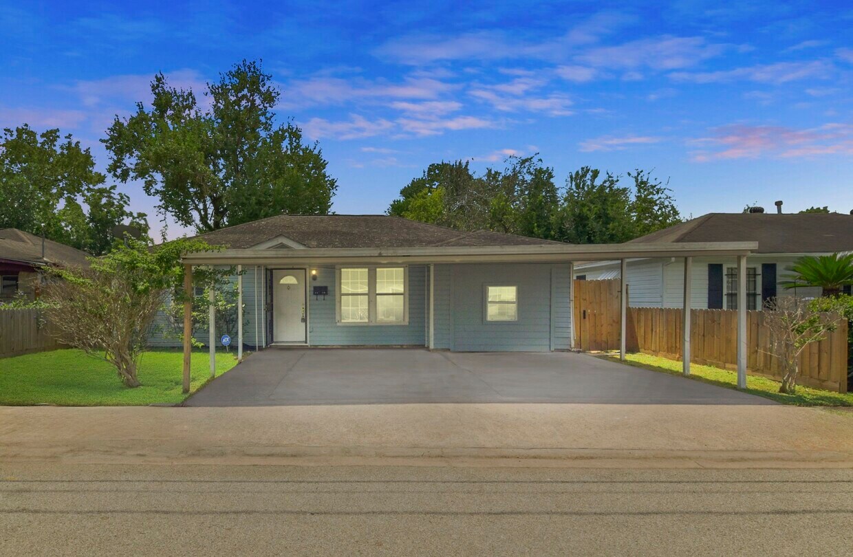Foto principal - 3718 Dreyfus St