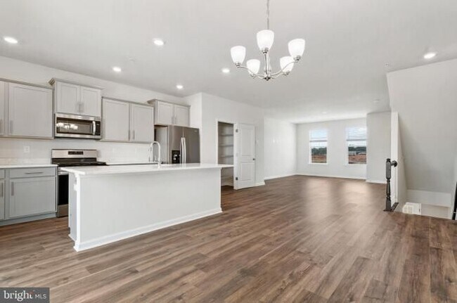 Building Photo - 7446 Fern Gully Way