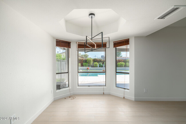 Building Photo - 507 E Caribbean Ln