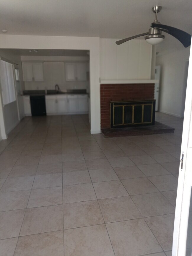 Foto del edificio - 43720 Hardwood Ave