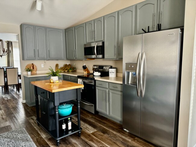 Building Photo - 1837 English Oak Dr