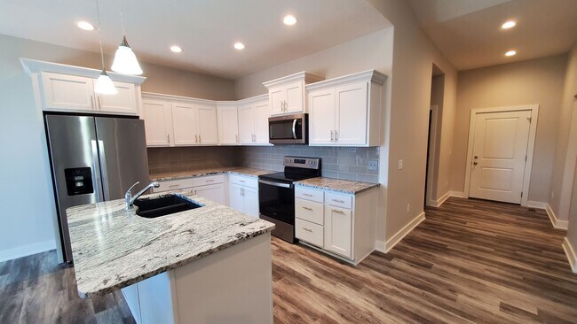Foto del edificio - 8801 S 37th St