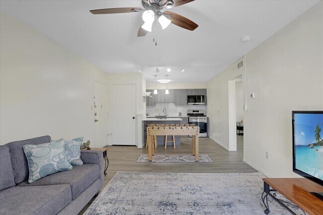 Building Photo - 1700 SW 16th Ct