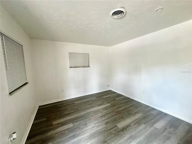 Foto del edificio - 5527 Bryson Dr