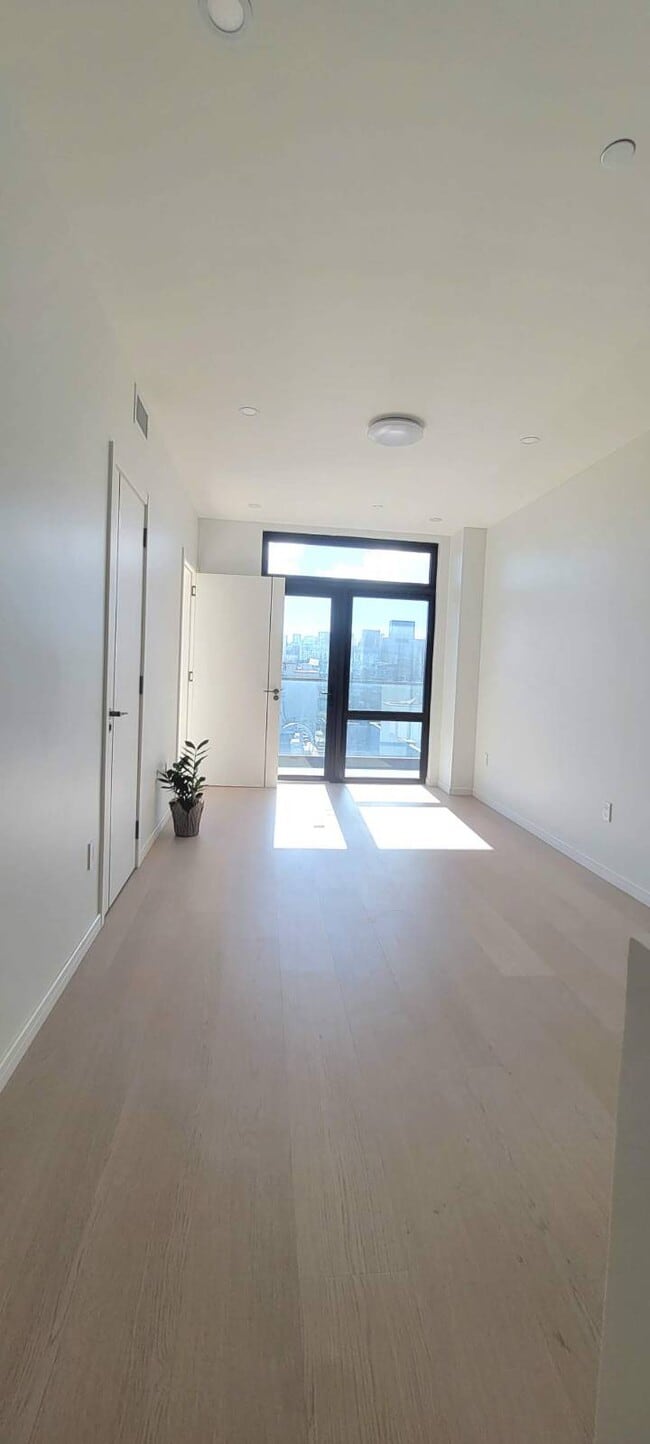 Foto del edificio - 11-52-52 44th Dr