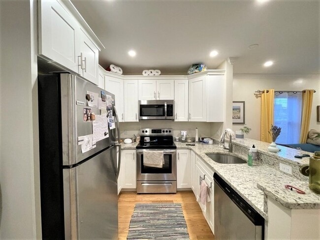 Building Photo - 31 Cedar St