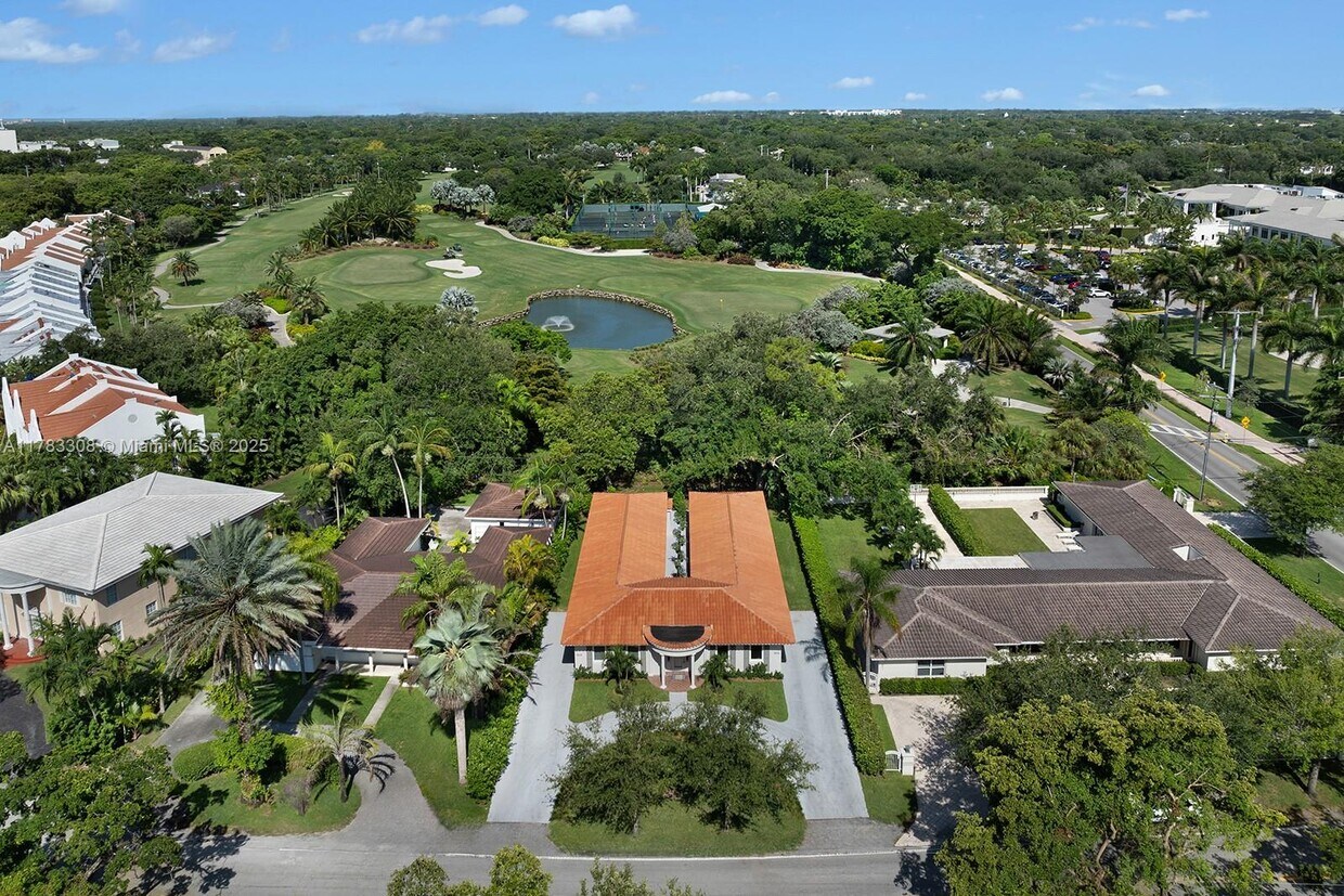 Foto principal - 4806 University Dr