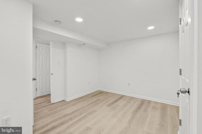 Building Photo - 7605 Hayfield Rd