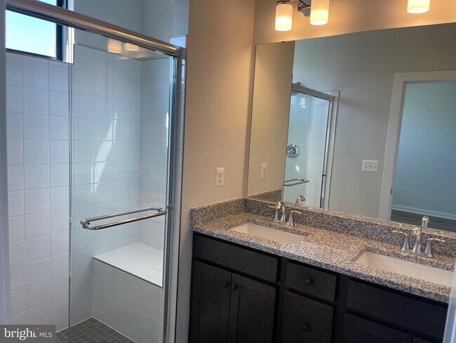 Foto del edificio - 5014 Henry King Wy