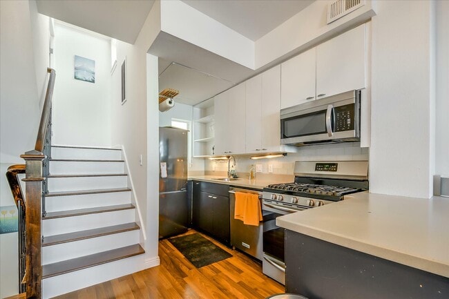Building Photo - 144 Langton St