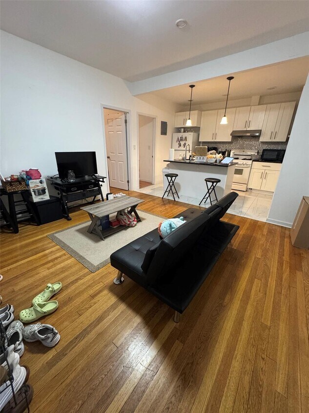 Foto principal - 39-14 214th Pl
