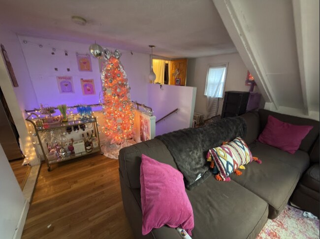 Foto del edificio - 26 Greylock Rd