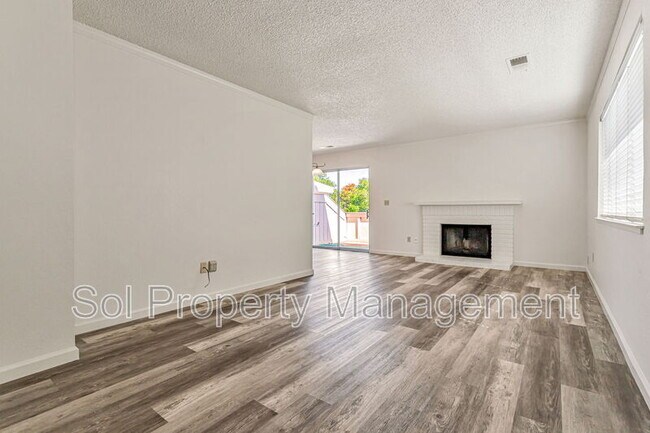 Foto del edificio - 4450 Starboard Ct