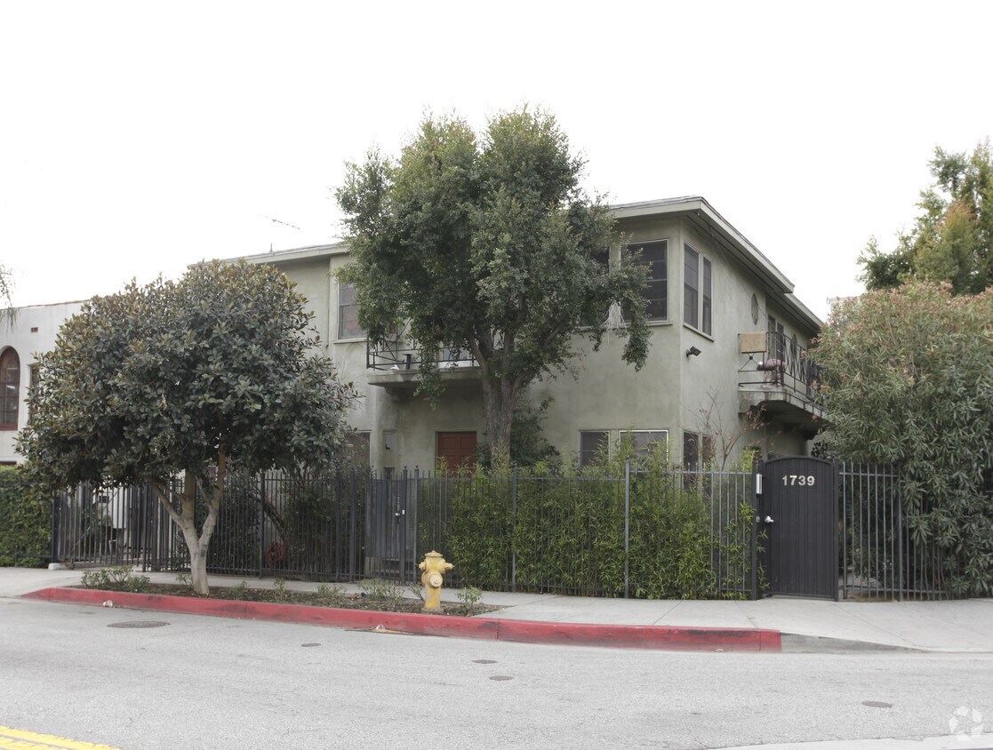 Building Photo - 1729-1739 N Bronson Ave